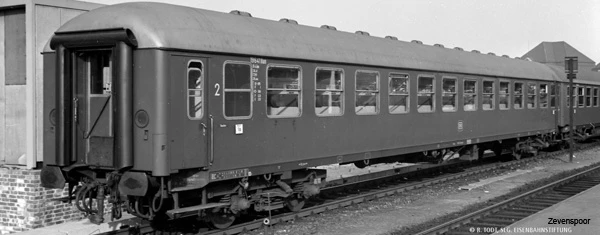 58122 Brawa H0 Schnellzugwagen B4ümg-63 DB, Epoche III, DC Analog BASIC+ LED 1 58122 Brawa H0 Schnellzugwagen B4ümg-63 DB, Epoche III, DC Analog BASIC+ LED